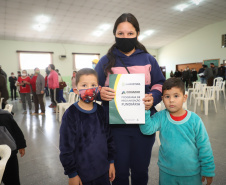 O governador Carlos Massa Ratinho Junior entrega nesta quinta-feira (23), em Mandirituba, na Região Metropolitana de Curitiba, 82 títulos de regularização fundiária para moradores dos bairros São João e Vila Queimados. E tambem  libera R$ 1,3 milhão para pavimentação de vias.   23/09/2021 - Foto: Geraldo Bubniak/AEN