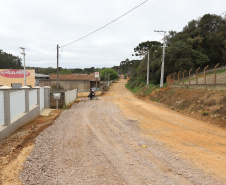 O governador Carlos Massa Ratinho Junior entrega nesta quinta-feira (23), em Mandirituba, na Região Metropolitana de Curitiba, 82 títulos de regularização fundiária para moradores dos bairros São João e Vila Queimados. E tambem  libera R$ 1,3 milhão para pavimentação de vias.    Rua Geraldo Claudino e a Rua Wilson Selusniak que receberao pavimentacao23/09/2021 - Foto: Geraldo Bubniak/AEN