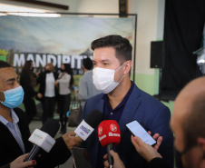 O governador Carlos Massa Ratinho Junior entrega nesta quinta-feira (23), em Mandirituba, na Região Metropolitana de Curitiba, 82 títulos de regularização fundiária para moradores dos bairros São João e Vila Queimados. E tambem  libera R$ 1,3 milhão para pavimentação de vias.   23/09/2021 - Foto: Geraldo Bubniak/AEN