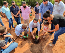 O secretário do Desenvolvimento Sustentável e do Turismo (Sedest), Márcio Nunes, inaugurou, nesta quinta-feira (23), o primeiro Parque Urbano do Paraná no município de Araruna, no Centro-Oeste do Estado.  - Araruna, 23/09/2021  -  Foto: SEDEST