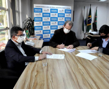 A Universidade Estadual de Ponta Grossa (UEPG) e a Prefeitura de Cerro Azul firmaram, nesta quinta-feira (23), acordo de cooperação técnica e científica, visando à revisão do Plano Diretor Municipal (PDM) da cidade, localizada na região metropolitana de Curitiba. -  Curitiba, 23/09/2021  -  Foto: SETI