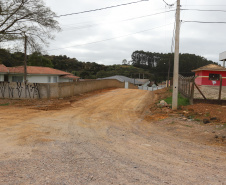 O governador Carlos Massa Ratinho Junior entrega nesta quinta-feira (23), em Mandirituba, na Região Metropolitana de Curitiba, 82 títulos de regularização fundiária para moradores dos bairros São João e Vila Queimados. E tambem  libera R$ 1,3 milhão para pavimentação de vias.    Rua Geraldo Claudino e a Rua Wilson Selusniak que receberao pavimentacao23/09/2021 - Foto: Geraldo Bubniak/AEN