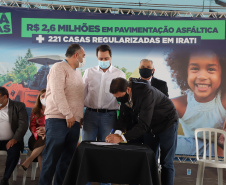 Governador Carlos Massa Ratinho Junior entrega Títulos de Regularização Fundiária e libera recursos em Irati -  Irati, 24/09/2021  -  Foto: Ari Dias/AEN