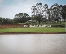 O governador Carlos Massa Ratinho Junior entrega nesta sexta-feira (24), para Inácio Martins, no Centro-Sul do Estado, 202 títulos de regularização fundiária para moradores do bairro São Roque. E tambem  libera R$ 2 milhões para pavimentação de vias.   24/09/2021 - Foto: Geraldo Bubniak/AEN