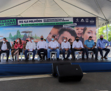 O governador Carlos Massa Ratinho Junior entrega nesta sexta-feira (24), para Inácio Martins, no Centro-Sul do Estado, 202 títulos de regularização fundiária para moradores do bairro São Roque. E tambem  libera R$ 2 milhões para pavimentação de vias.   24/09/2021 - Foto: Geraldo Bubniak/AEN