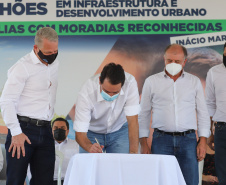 O governador Carlos Massa Ratinho Junior entrega nesta sexta-feira (24), para Inácio Martins, no Centro-Sul do Estado, 202 títulos de regularização fundiária para moradores do bairro São Roque. E tambem  libera R$ 2 milhões para pavimentação de vias.   24/09/2021 - Foto: Geraldo Bubniak/AEN