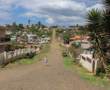 O governador Carlos Massa Ratinho Junior entrega nesta sexta-feira (24), para Inácio Martins, no Centro-Sul do Estado, 202 títulos de regularização fundiária para moradores do bairro São Roque. E tambem  libera R$ 2 milhões para pavimentação de vias.   24/09/2021 - Foto: Geraldo Bubniak/AEN