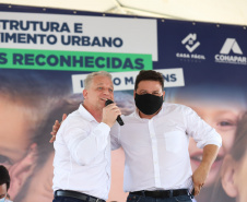 O governador Carlos Massa Ratinho Junior entrega nesta sexta-feira (24), para Inácio Martins, no Centro-Sul do Estado, 202 títulos de regularização fundiária para moradores do bairro São Roque. E tambem  libera R$ 2 milhões para pavimentação de vias.   Na foro o prefeito Junior Benato 24/09/2021 - Foto: Geraldo Bubniak/AEN