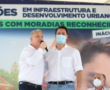 O governador Carlos Massa Ratinho Junior entrega nesta sexta-feira (24), para Inácio Martins, no Centro-Sul do Estado, 202 títulos de regularização fundiária para moradores do bairro São Roque. E tambem  libera R$ 2 milhões para pavimentação de vias.   Na foro o prefeito Junior Benato 24/09/2021 - Foto: Geraldo Bubniak/AEN