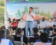 O governador Carlos Massa Ratinho Junior entrega nesta sexta-feira (24), para Inácio Martins, no Centro-Sul do Estado, 202 títulos de regularização fundiária para moradores do bairro São Roque. E tambem  libera R$ 2 milhões para pavimentação de vias.   24/09/2021 - Foto: Geraldo Bubniak/AEN