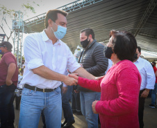 O governador Carlos Massa Ratinho Junior entrega nesta sexta-feira (24), para Inácio Martins, no Centro-Sul do Estado, 202 títulos de regularização fundiária para moradores do bairro São Roque. E tambem  libera R$ 2 milhões para pavimentação de vias.   24/09/2021 - Foto: Geraldo Bubniak/AEN