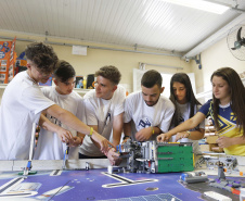 Alunos do Colégio Estadual Padre Cláudio Morelli, no Umbará, constroem robô para participar do torneio de robótica First Lego League.Curitiba, 18-02-19Foto: Arnaldo Alves / ANPr.