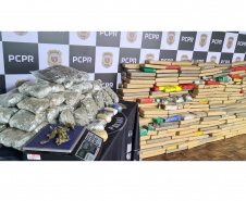 A Polícia Civil do Paraná (PCPR) apreendeu 1.492,46 quilos de maconha do crime organizado, na noite de sexta-feira (24), em estacionamentos na região central de Curitiba. Um homem e duas mulheres, de 27, 28 e 35 anos, foram presos em flagrante pelos crimes de tráfico de drogas, associação para o tráfico e posse ilegal de arma de fogo.  -  Curitiba, 27/09/2021  -  Foto: Polícia Civildo Paraná