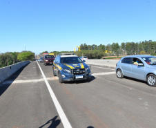 O Departamento de Estradas de Rodagem do Paraná (DER/PR) liberou neste final de semana o tráfego de veículos sobre a nova trincheira da BR-277 em Santa Terezinha de Itaipu, na região Oeste.  -  Curitiba, 27/09/2021  -  Foto: DER