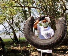 Nesta segunda-feira (27), 18 voluntários participaram da ação de limpeza de praias nas comunidades de Europinha e Ilha do Teixeira, no entorno dos portos de Paranaguá e Antonina, na Baía de Paranaguá. - Paranaguá, 27/09/2021  -  Foto: Claudio Neves/Portos do Paraná