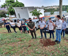 Um mutirão de limpeza tomou conta do Lago Jaboti, principal cartão postal de Apucarana na manhã desta quarta-feira (29). A ação foi promovida pela Companhia de Saneamento do Paraná (Sanepar) e pela Prefeitura de Apucarana, por meio da Secretaria Municipal de Meio Ambiente (Sema), marcando a Semana do Voluntariado do Paraná.  -  Apucarana, 29/09/2021  -  Foto: Sanepar