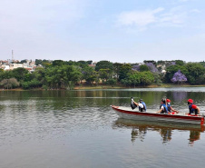 Um mutirão de limpeza tomou conta do Lago Jaboti, principal cartão postal de Apucarana na manhã desta quarta-feira (29). A ação foi promovida pela Companhia de Saneamento do Paraná (Sanepar) e pela Prefeitura de Apucarana, por meio da Secretaria Municipal de Meio Ambiente (Sema), marcando a Semana do Voluntariado do Paraná.  -  Apucarana, 29/09/2021  -  Foto: Sanepar