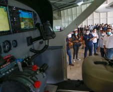 Quem precisa se deslocar entre Arapongas e Curitiba passou a contar com uma opção mais rápida e segura. O governador Carlos Massa Ratinho Junior confirmou nesta quarta-feira (30), no aeroporto municipal, a incorporação da cidade da Região Norte ao Voe Paraná, o maior programa de aviação regional do País. Foto: Jonathan Campos/AEN