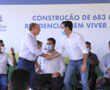 O governador Carlos Massa Ratinho Junior participou nesta quinta-feira (30) de mais dois capítulos da transformação habitacional de Arapongas, na Região Norte. Foto: Gustavo Pontes/SEDU