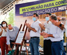 O governador Carlos Massa Ratinho Junior participou nesta quinta-feira (30), em Rolândia, na Região Norte, da inauguração de duas unidades do Meu Campinho, um dos principais programas de esporte e lazer do Governo do Estado. Ele anunciou  também a liberação de R$ 1.799.678,06 para a retomada da construção de um novo Centro Municipal de Educação Infantil (CMEI). 
Foto: Jonathan Campos/AEN