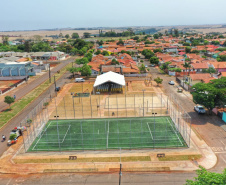 O governador Carlos Massa Ratinho Junior participou nesta quinta-feira (30), em Rolândia, na Região Norte, da inauguração de duas unidades do Meu Campinho, um dos principais programas de esporte e lazer do Governo do Estado. Ele anunciou  também a liberação de R$ 1.799.678,06 para a retomada da construção de um novo Centro Municipal de Educação Infantil (CMEI). 
Foto: Alessandro Vieira/SEDEST