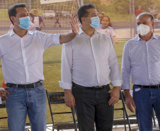 O governador Carlos Massa Ratinho Junior participou nesta quinta-feira (30), em Rolândia, na Região Norte, da inauguração de duas unidades do Meu Campinho, um dos principais programas de esporte e lazer do Governo do Estado. Ele anunciou  também a liberação de R$ 1.799.678,06 para a retomada da construção de um novo Centro Municipal de Educação Infantil (CMEI). 
Foto Gilson Abreu/AEN