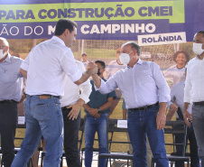 O governador Carlos Massa Ratinho Junior participou nesta quinta-feira (30), em Rolândia, na região Norte, da inauguração de duas unidades do Meu Campinho, um dos principais programas de esporte e lazer do Governo do Estado. Foto: Gustavo Pontes/SEDU