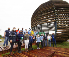 Voluntários da Sanepar e parceiros retiraram cerca de uma tonelada de resíduos da Barragem do Passaúna e do entorno, na manhã desta quinta-feira (30), em Curitiba. O trabalho foi feito com caiaques, stand-ups, canoas e até bicicleta. Participaram cerca de 75 pessoas, da Prefeitura de Curitiba, Rotary Club, Passaúna Paddle Club e da comunidade. -  Curitiba, 30/09/2021  -  Foto: André Thiago/Sanepar
