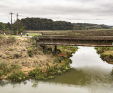 Voluntários da Sanepar e parceiros retiraram cerca de uma tonelada de resíduos da Barragem do Passaúna e do entorno, na manhã desta quinta-feira (30), em Curitiba. O trabalho foi feito com caiaques, stand-ups, canoas e até bicicleta. Participaram cerca de 75 pessoas, da Prefeitura de Curitiba, Rotary Club, Passaúna Paddle Club e da comunidade. -  Curitiba, 30/09/2021  -  Foto: André Thiago/Sanepar