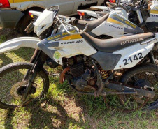 Veículos inservíveis para uso policial, mas que ainda servem para uso comum, serão leiloados pela Polícia Militar do Paraná. São ofertados 258 automóveis, motocicletas e vans que estão nos pátios das unidades da PM nas regiões Noroeste e Oeste do estado. - Curitiba, 04/10/2021  -  Foto: SESP-PR
