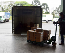 

Saúde distribui primeiras vacinas para reforço de idosos acima de 60 anos e trabalhadores da saúde e anuncia chegada de novos lotes dos imunizantes . Foto: Américo Antonio/SESA