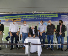 Lazer, geração de emprego e manutenção da limpeza e infraestrutura urbana. As ações fazem parte do pacote de anúncios confirmado nesta quinta-feira (07) pelo governador em exercício Darci Piana em visita à Nova Esperança do Sudoeste. - Nova esperança do Sudoeste, 07/10/2021  -  Foto: Gilson Abreu/AEN