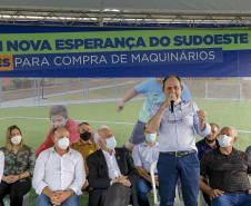 Lazer, geração de emprego e manutenção da limpeza e infraestrutura urbana. As ações fazem parte do pacote de anúncios confirmado nesta quinta-feira (07) pelo governador em exercício Darci Piana em visita à Nova Esperança do Sudoeste. - Nova esperança do Sudoeste, 07/10/2021  -  Foto: Gilson Abreu/AEN