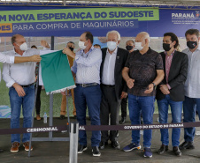 Lazer, geração de emprego e manutenção da limpeza e infraestrutura urbana. As ações fazem parte do pacote de anúncios confirmado nesta quinta-feira (07) pelo governador em exercício Darci Piana em visita à Nova Esperança do Sudoeste. - Nova esperança do Sudoeste, 07/10/2021  -  Foto: Gilson Abreu/AEN