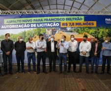 O governador em exercício Darci Piana anunciou nesta quinta-feira (07) novos investimentos para Francisco Beltrão, no Sudoeste do Paraná. As ações do Governo do Estado contemplam equipamentos para a saúde, a pavimentação de 51 vias urbanas e o lançamento do edital de licitação para a construção de uma Delegacia Cidadã na cidade. -  Francisco Beltrão, 07/10/2021  -  Foto: Gilson Abreu/AEN