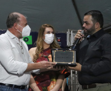O governador em exercício Darci Piana inaugurou nesta sexta-feira (8) uma unidade do programa Meu Campinho em Munhoz de Mello, no distrito de Fernão Dias, na região Norte do Paraná. O projeto recebeu R$ 269 mil do Governo do Estado, por meio da Secretaria do Desenvolvimento Urbano e de Obras Públicas.Fotoz: Gustavo Pontes/SEDU