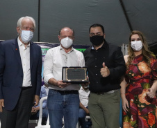 O governador em exercício Darci Piana inaugurou nesta sexta-feira (8) uma unidade do programa Meu Campinho em Munhoz de Mello, no distrito de Fernão Dias, na região Norte do Paraná. O projeto recebeu R$ 269 mil do Governo do Estado, por meio da Secretaria do Desenvolvimento Urbano e de Obras Públicas.Fotoz: Gustavo Pontes/SEDU