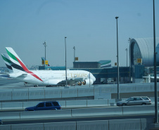 Em reunião com executivos da Emirates, Governador busca voo direto entre Paraná e Dubai. Foto: Governo do Paraná