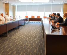 Em reunião com executivos da Emirates, Governador busca voo direto entre Paraná e Dubai. Foto: Governo do Paraná