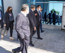 Em reunião com executivos da Emirates, Governador busca voo direto entre Paraná e Dubai. Foto: Governo do Paraná