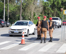 	Excesso de velocidade e acidentes nas rodovias estaduais marcam feriadão. Foto:PMPR