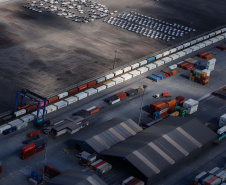 Volume de carga movimentada pela ferrovia aumentou 25,19% nos portos do Paraná. Foto: Rodrigo Felix Leal/SEIL