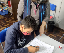 Professora de Educação Especial há 30 anos, Jaqueline Bensi Siqueira desenvolve no Colégio Estadual João Paulo I, em Curitiba, um trabalho colaborativo voltado ao aprendizado individualizado e à sensibilização dos professores. - Curitiba, 15/10/2021 - foto: SEED