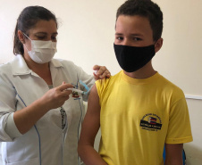 A Secretaria de Estado da Saúde (Sesa) realiza neste sábado (16) o dia D de mobilização nacional da campanha de Multivacinação em crianças e adolescentes menores de 15 anos (14 anos, 11 meses e 29 dias).-  Curitiba, 16/10/2021 -  Foto: Multivacinação/SESA