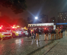 A Ação Integrada de Fiscalização Urbana (AIFU) fiscalizou 17 pontos comerciais da Capital entre a noite de sexta-feira (15/10) e a noite de domingo (17/10), e o trabalho resultou em sete estabelecimentos fechados e sete pessoas encaminhadas. - Curitiba, 18/10/2021 - Foto: AIFU/SESP-PR