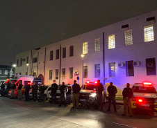 A Ação Integrada de Fiscalização Urbana (AIFU) fiscalizou 17 pontos comerciais da Capital entre a noite de sexta-feira (15/10) e a noite de domingo (17/10), e o trabalho resultou em sete estabelecimentos fechados e sete pessoas encaminhadas. - Curitiba, 18/10/2021 - Foto: AIFU/SESP-PR