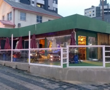 A Ação Integrada de Fiscalização Urbana (AIFU) fiscalizou 17 pontos comerciais da Capital entre a noite de sexta-feira (15/10) e a noite de domingo (17/10), e o trabalho resultou em sete estabelecimentos fechados e sete pessoas encaminhadas. - Curitiba, 18/10/2021 - Foto: AIFU/SESP-PR
