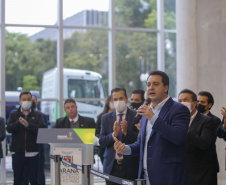 O governador Carlos Massa Ratinho Junior entregou nesta segunda-feira (18), em cerimônia no Palácio Iguaçu, caminhões-pipa para 46 cidades do Paraná