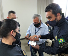 O secretário nacional de Trânsito, Frederico Carneiro, reuniu-se com representantes da Argentina e Paraguai, em Foz do Iguaçu, na tarde desta segunda-feira (18), para apresentar os aplicativos de documentos digitais. - Foz do Iguaçu, 19/10/2021 - Foto: Allan Marba/Detran-PR