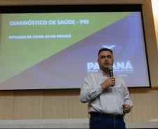 A importância da regionalização da Saúde no desenvolvimento do Planejamento Regional Integrado (PRI) foi destacada pelo secretário de Estado da Saúde, Beto Preto, em Maringá, com as Regionais de Saúde da abrangência da Macrorregião Noroeste, nesta terça-feira (19). - Maringá, 19/10/2021 - Foto: Américo Antonio/SESA